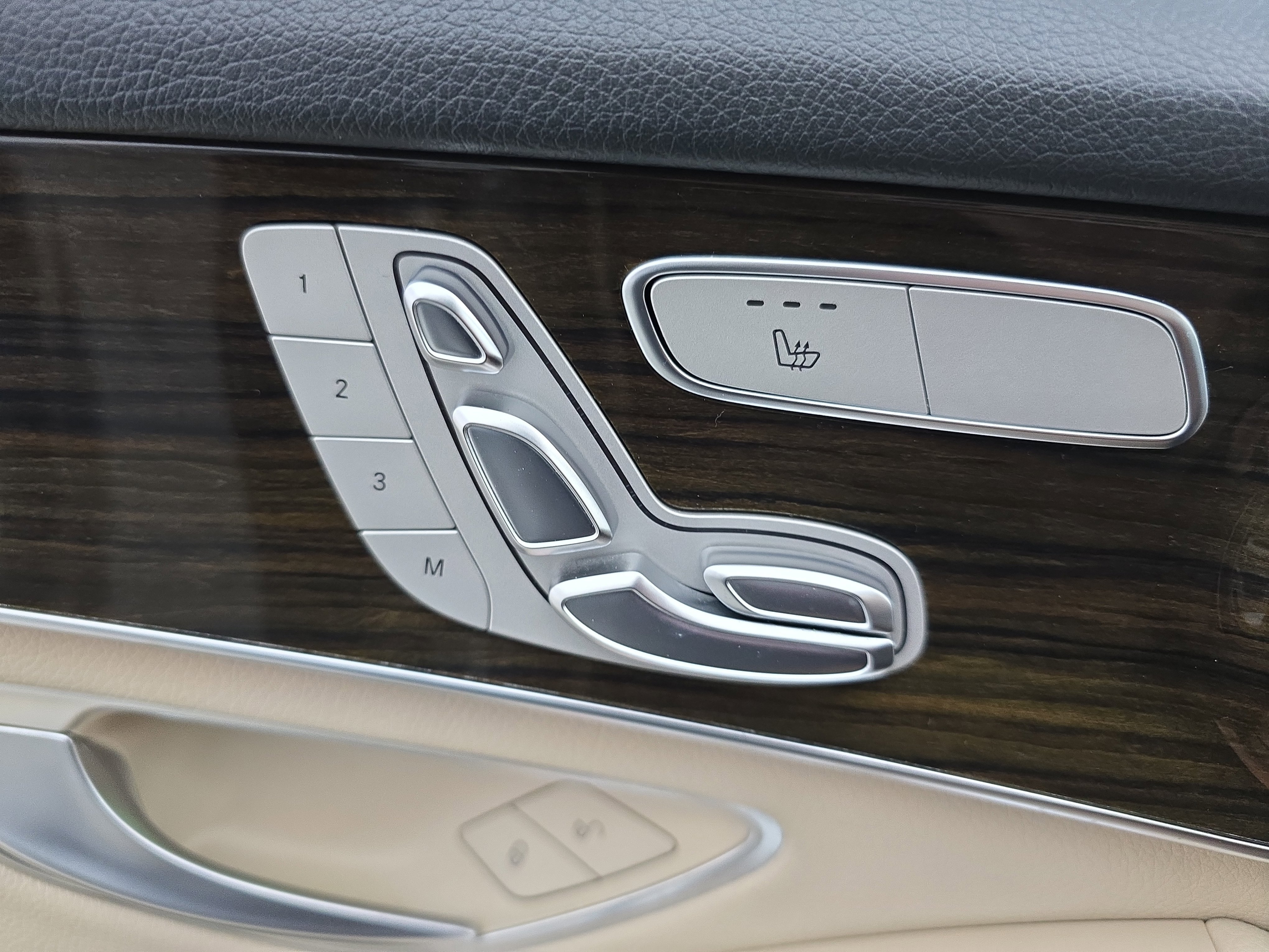 Certified 2021 Mercedes-Benz GLC 300 w/ Premium Package image 29