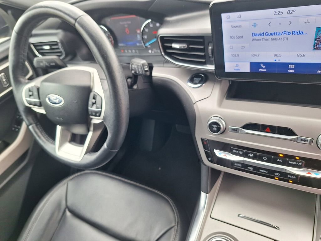 Used 2023 Ford Explorer XLT w/ Equipment Group 202A image 32