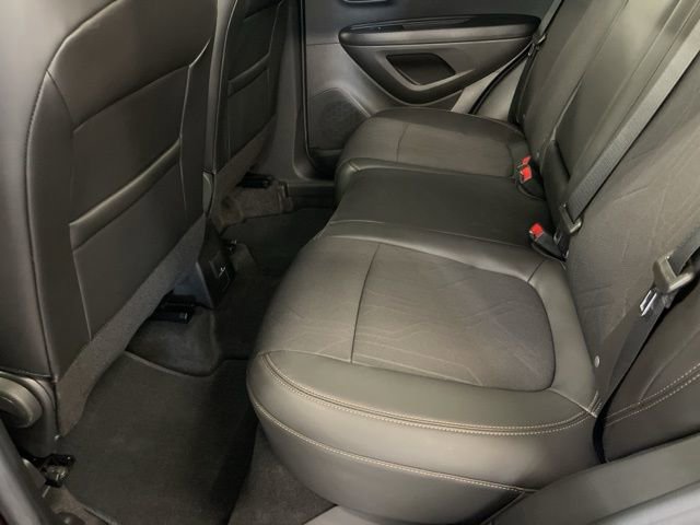 Used 2022 Chevrolet Trax LT w/ LT Convenience Package image 16