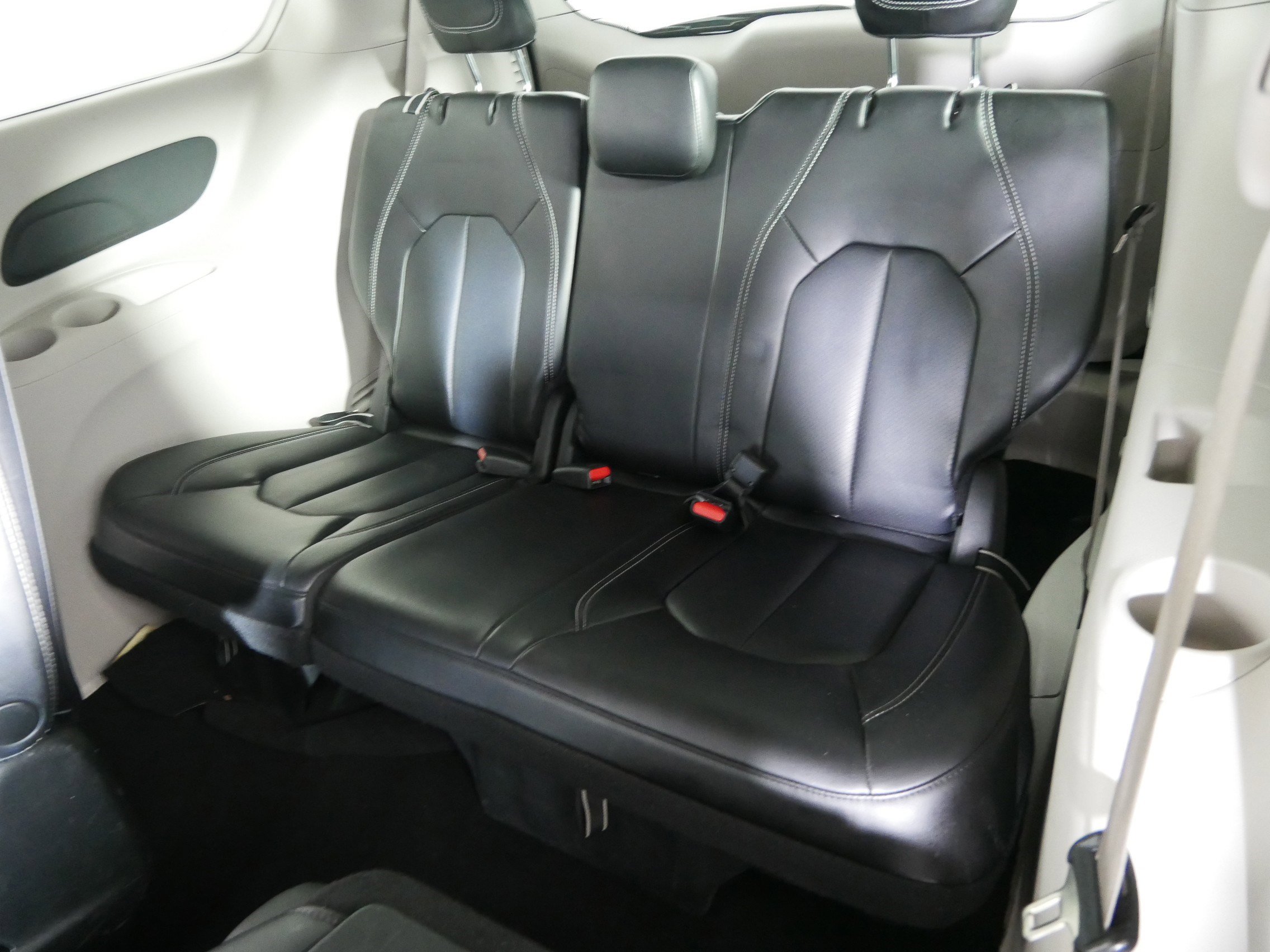 Used 2023 Chrysler Pacifica Touring-L FWD image 33