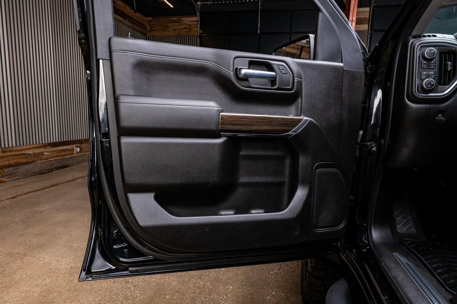 Used 2021 Chevrolet Silverado 1500 RST AWD/4WD image 33