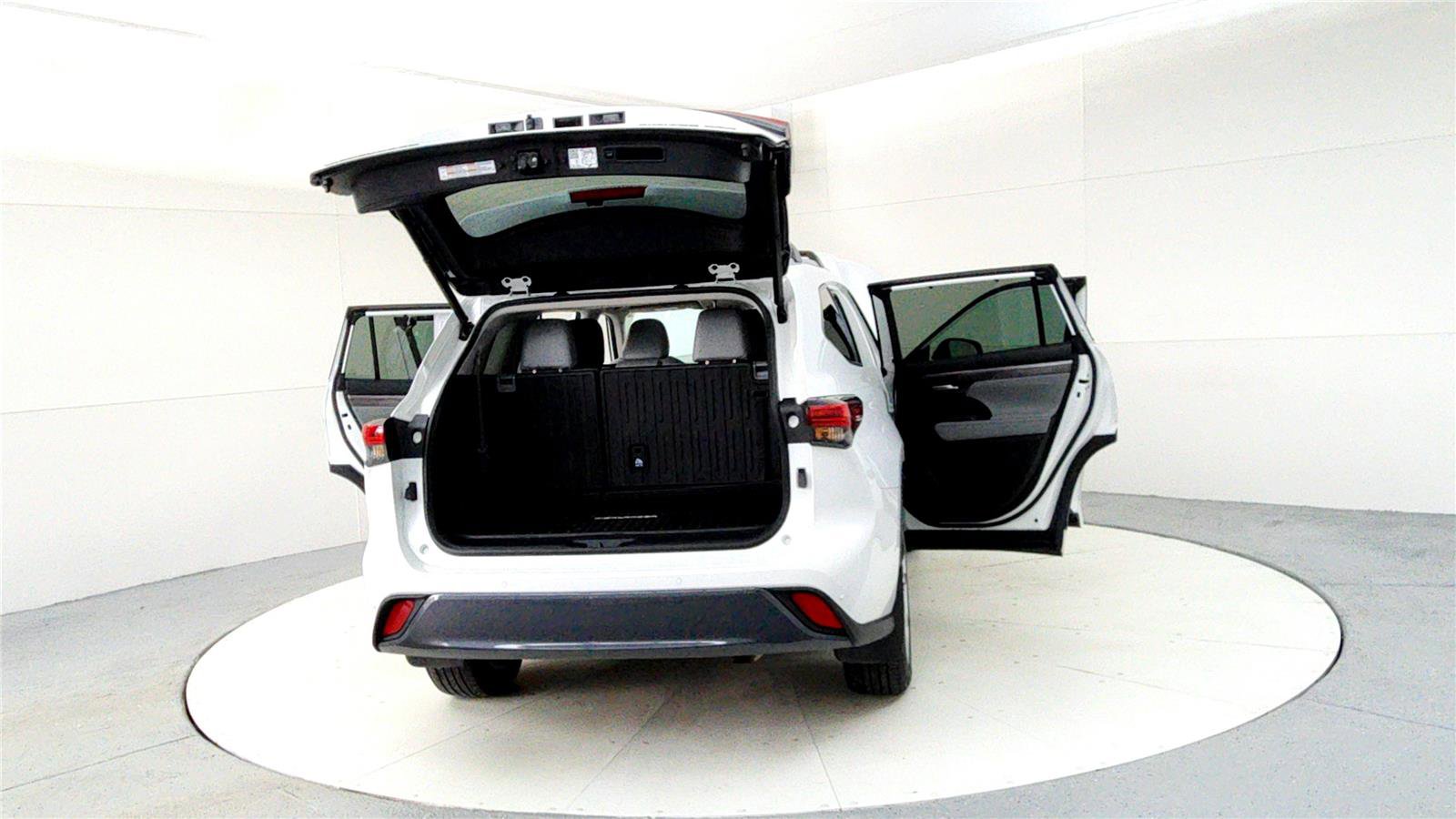 Used 2023 Toyota Highlander Limited image 11