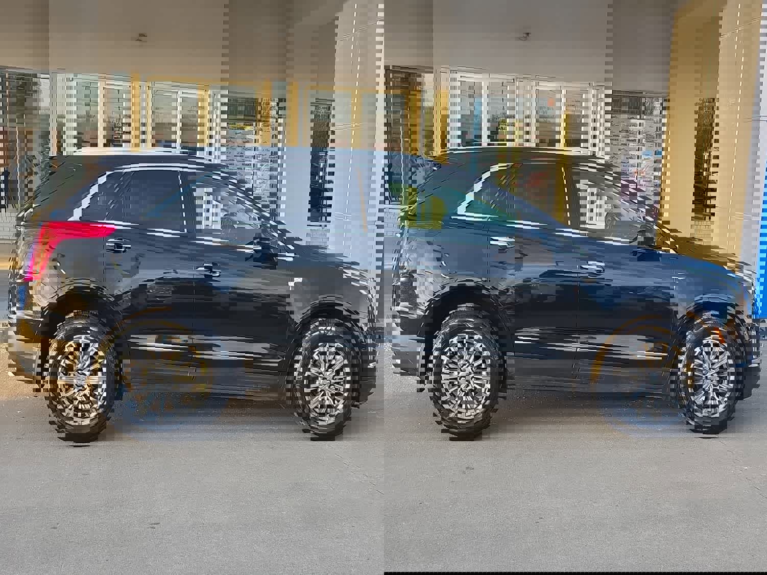 Used 2018 Cadillac XT5 Luxury w/ Driver Awareness Package image 1