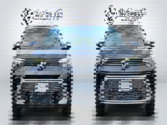 New 2025 Volkswagen Taos SE image 3