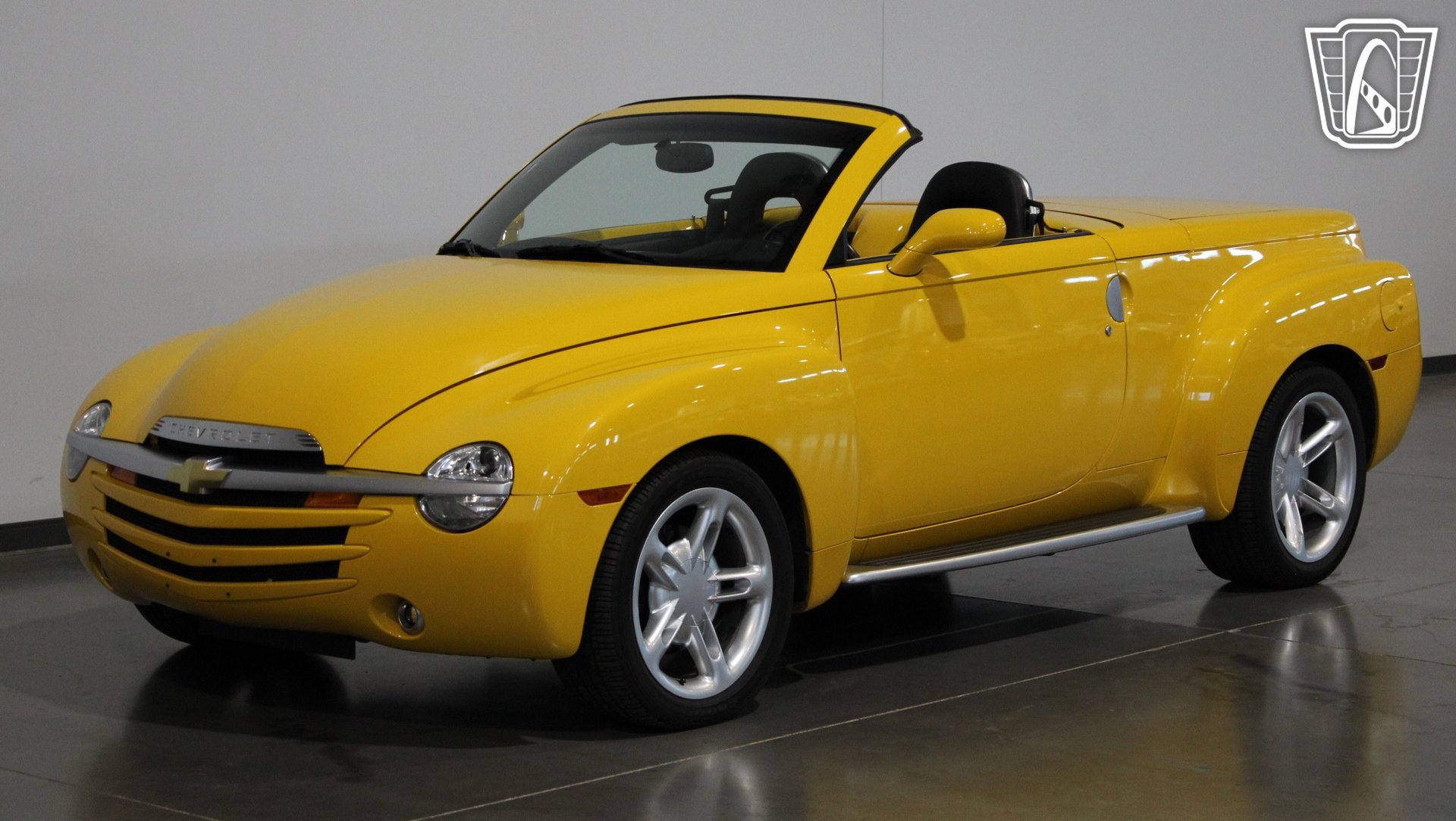 Used 2003 Chevrolet SSR w/ Preferred Equipment Group RWD image 17