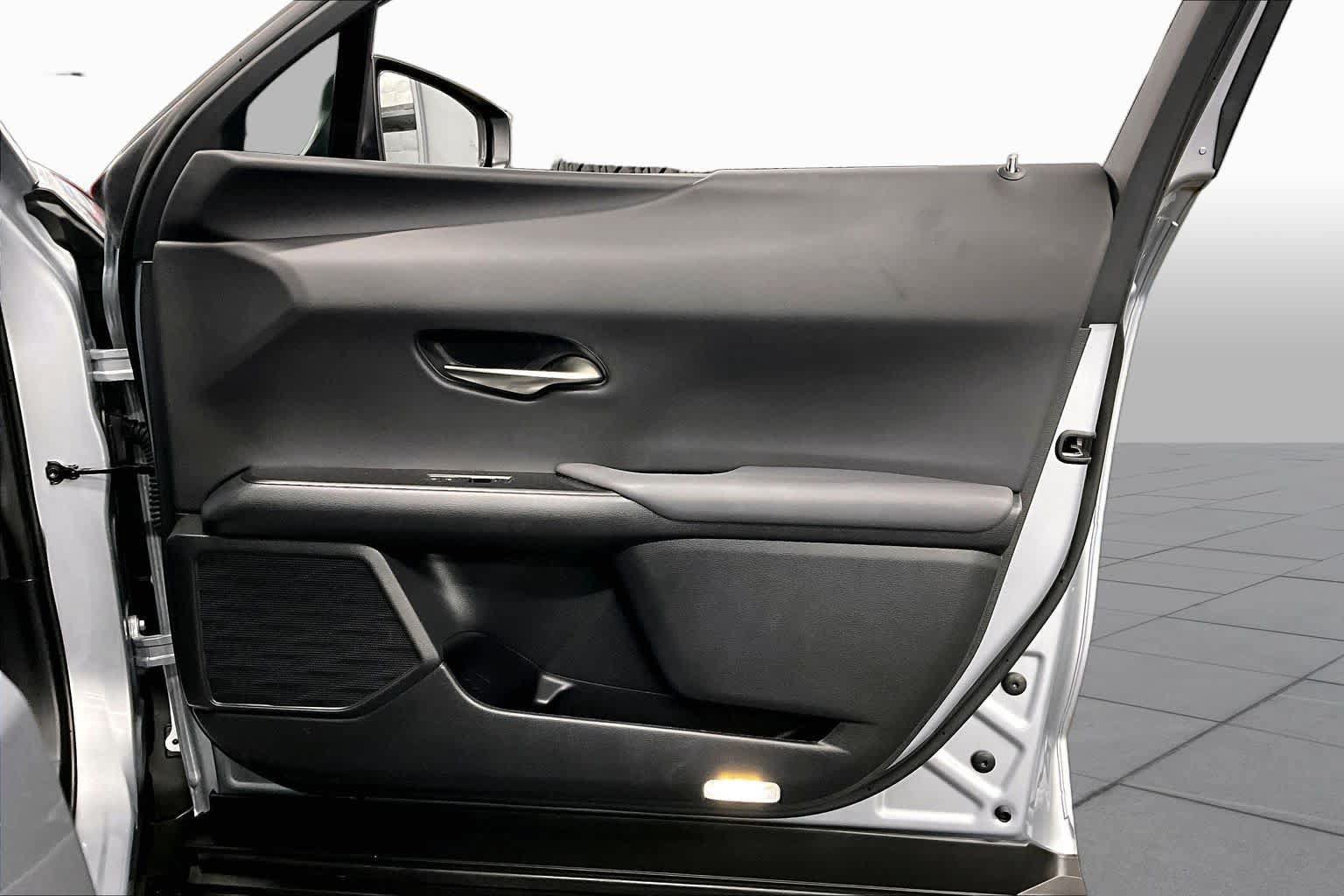 Used 2025 Lexus UX 300h FWD w/ Accessory Package (Z2) image 22