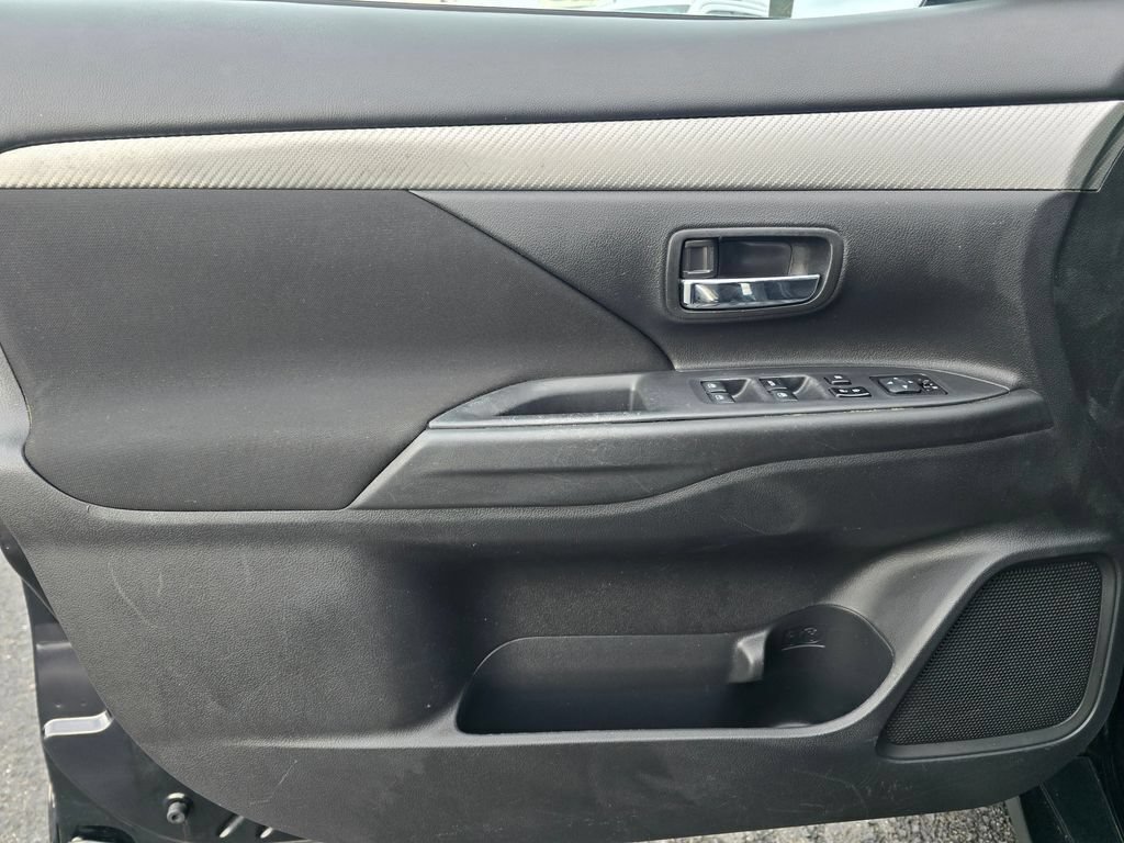 Used 2018 Mitsubishi Outlander ES FWD image 21