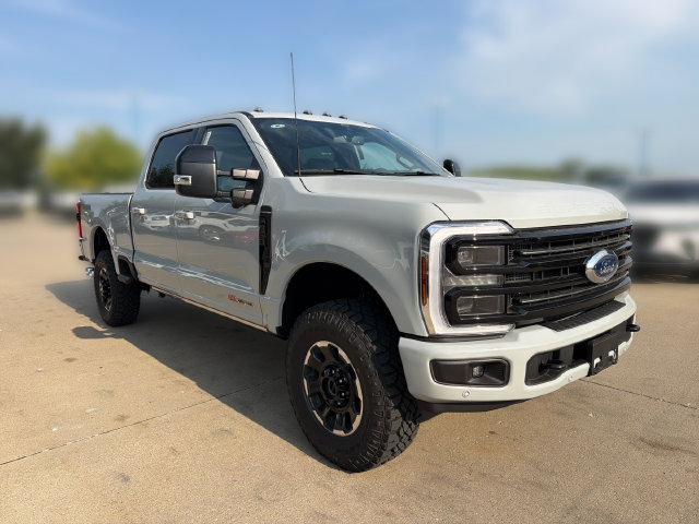 New 2026 Ford F350 Platinum w/ Tremor Off-Road Package AWD/4WD image 3
