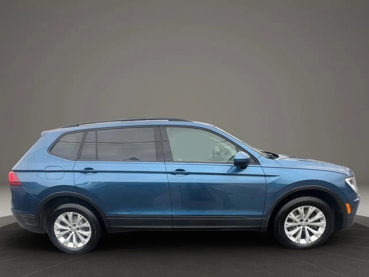 Used 2018 Volkswagen Tiguan S image 4