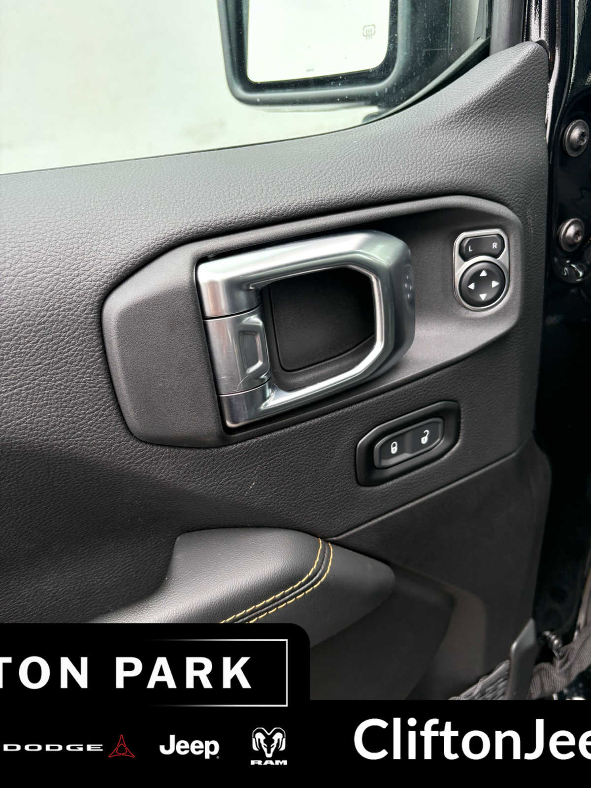 Certified 2025 Jeep Wrangler Sahara image 9