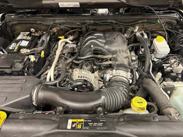 Used 2018 Jeep Wrangler Unlimited Sahara w/ Connectivity Group image 16