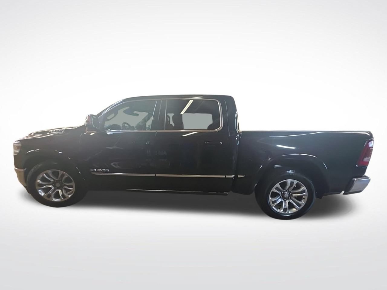 Used 2023 RAM 1500 Limited AWD/4WD image 2