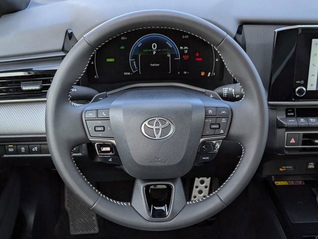 Used 2025 Toyota Camry SE image 32