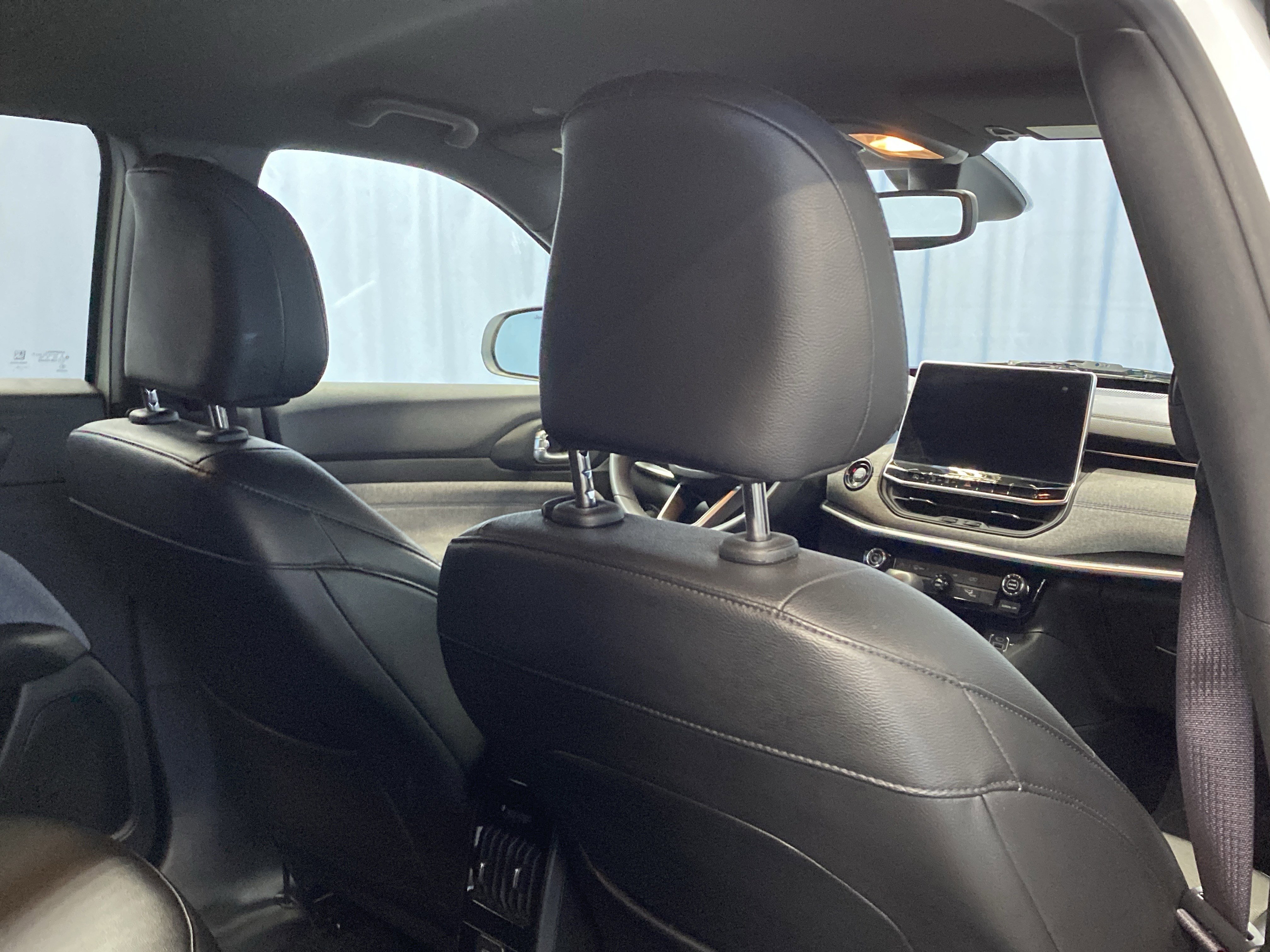 Certified 2024 Jeep Compass Latitude image 38