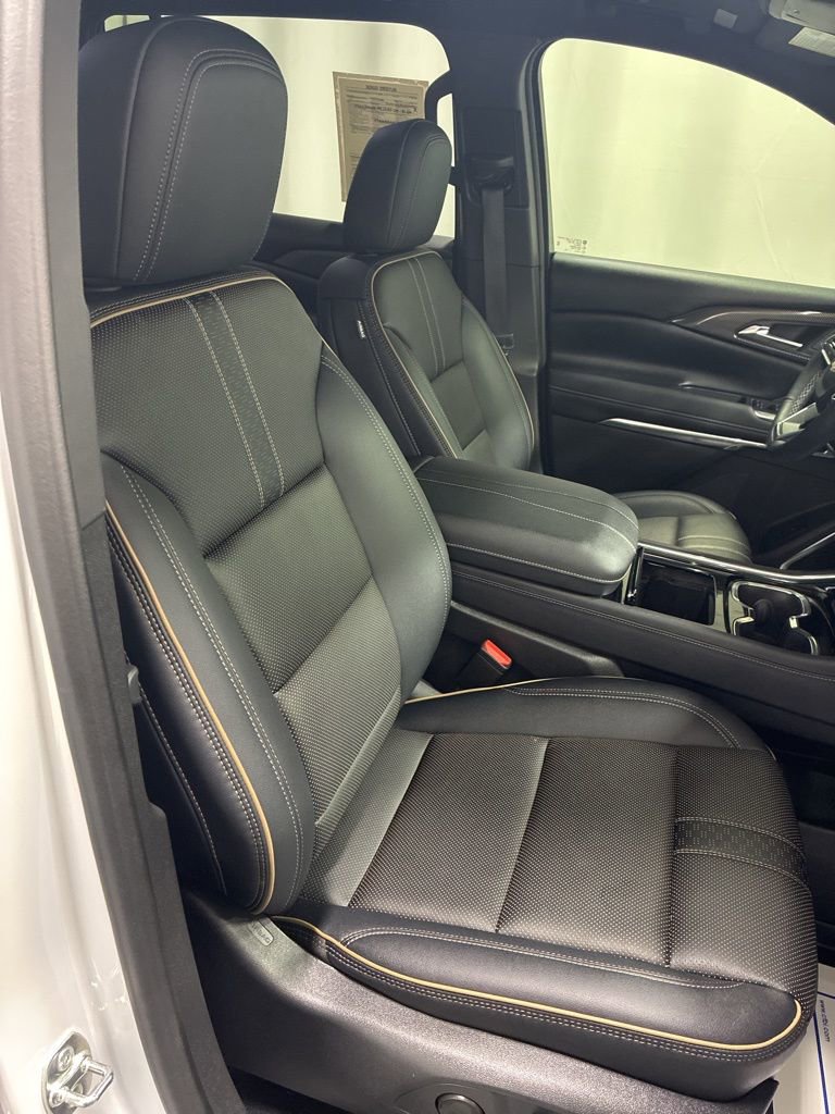 Used 2025 Chevrolet Traverse High Country image 28