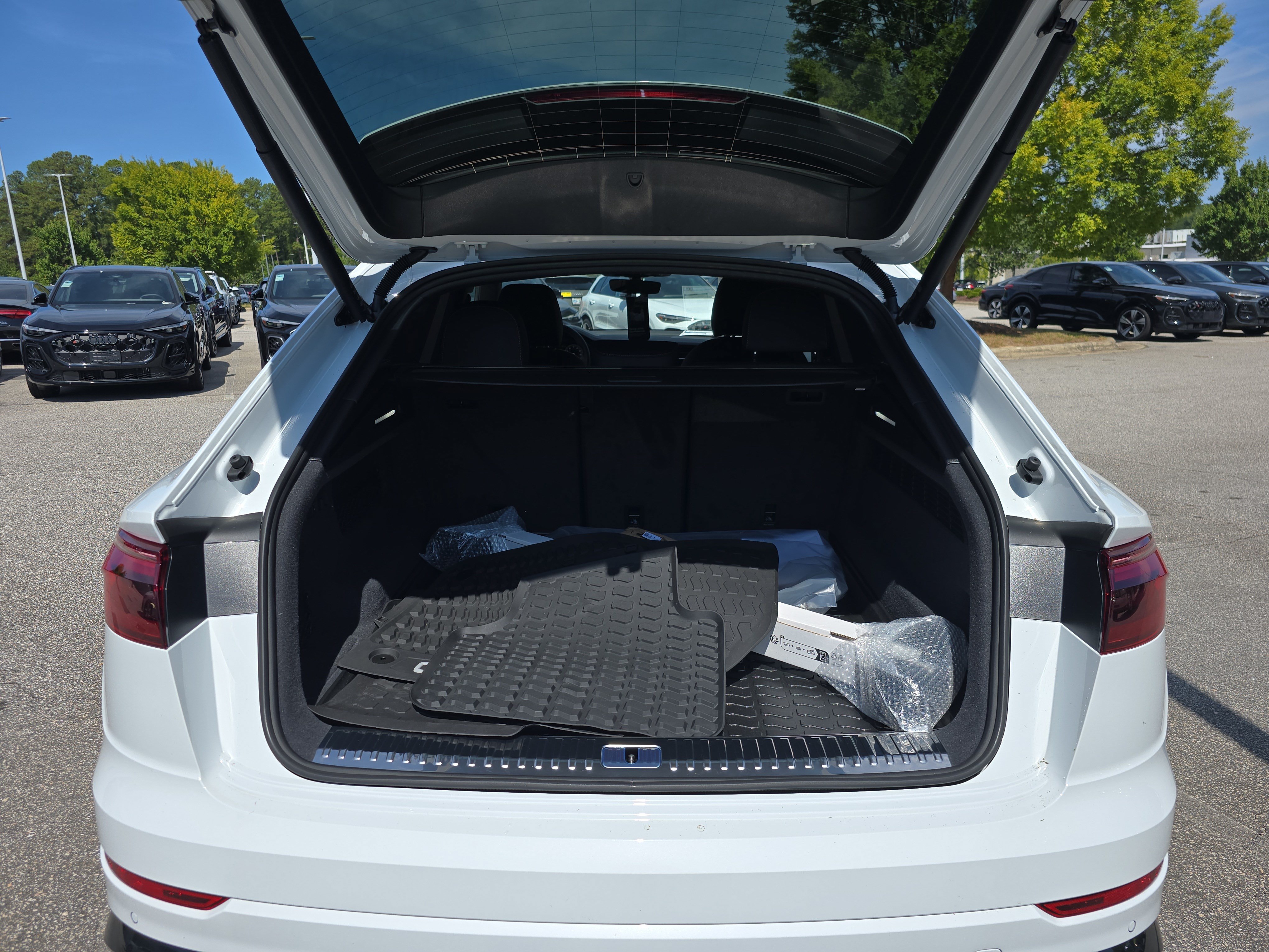 New 2027 Audi Q8 Premium Plus AWD/4WD image 12