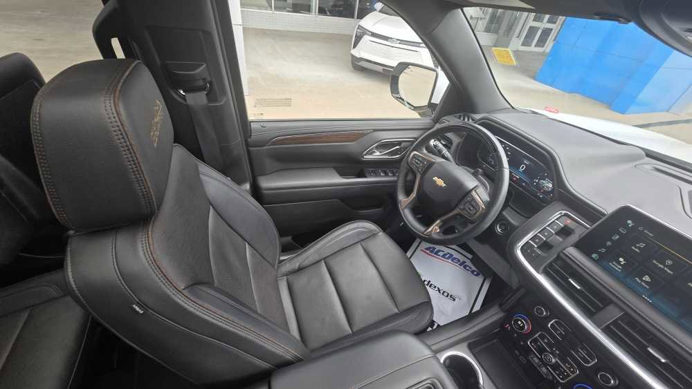 Used 2024 Chevrolet Suburban High Country w/ Advanced Technology Package AWD/4WD image 23