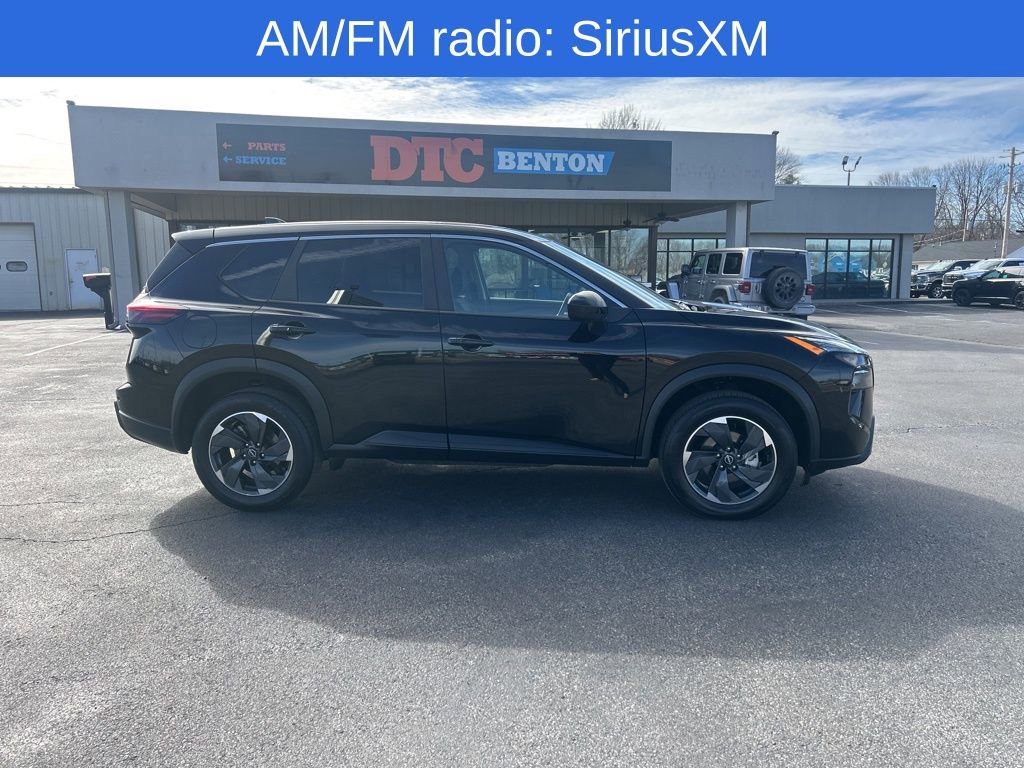 Used 2025 Nissan Rogue SV image 3