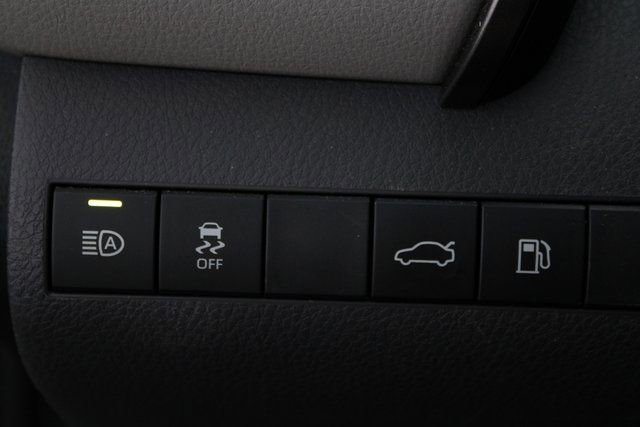 Used 2018 Toyota Camry L image 20