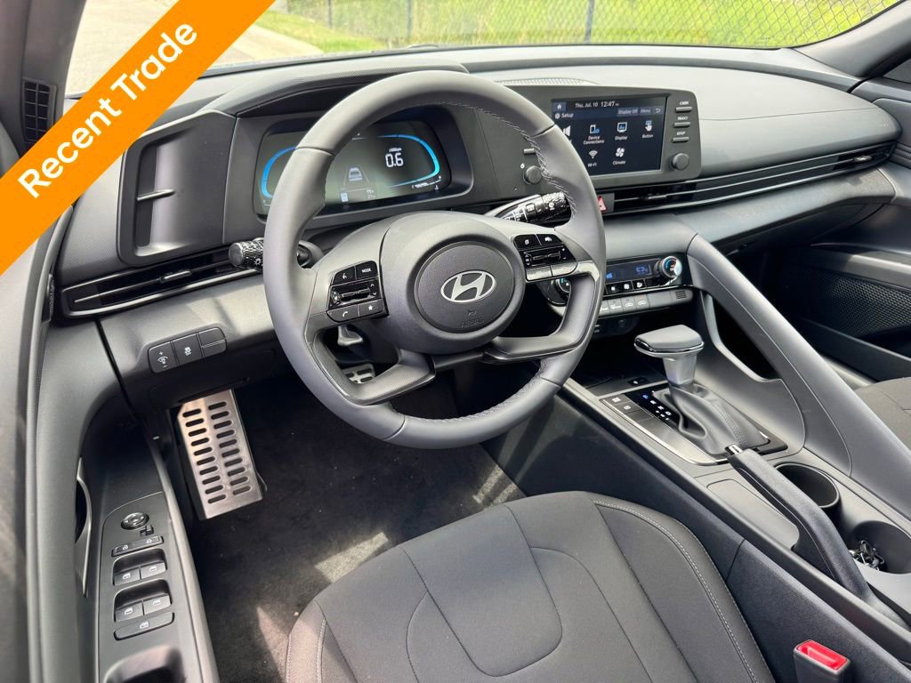 Certified 2025 Hyundai Elantra Sport image 2