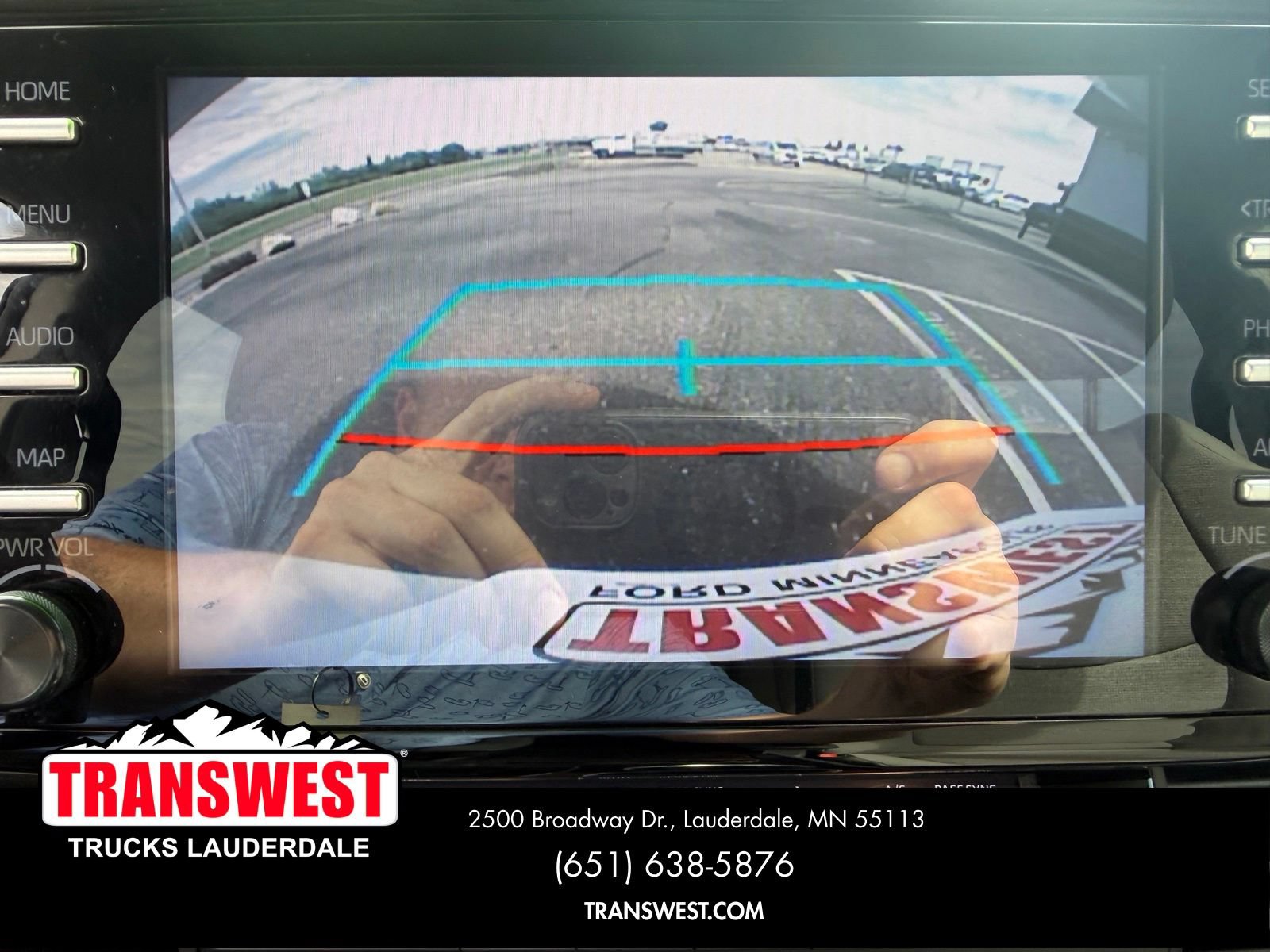 Used 2024 Toyota Sienna LE AWD/4WD image 8