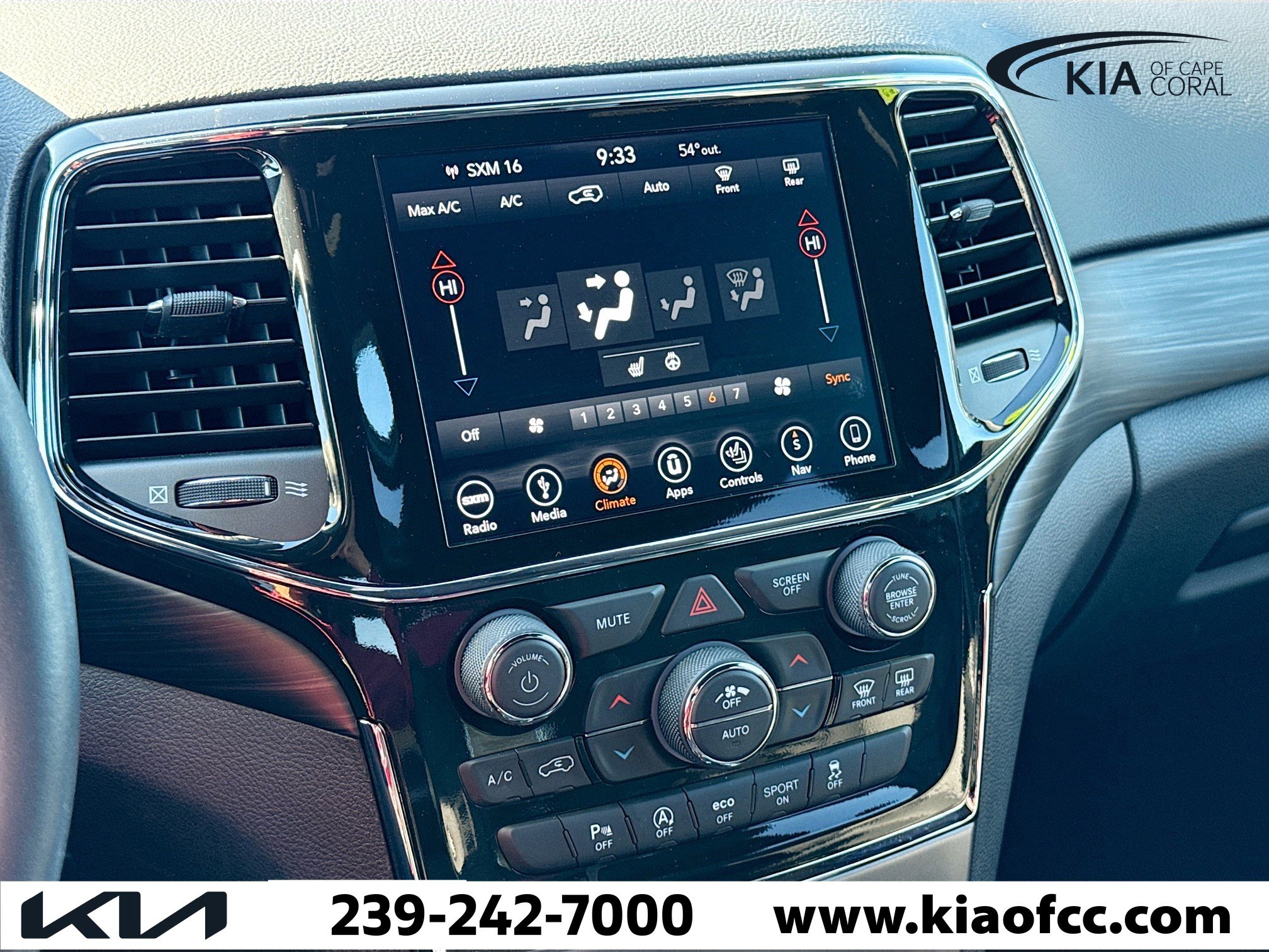 Used 2019 Jeep Grand Cherokee Laredo image 32