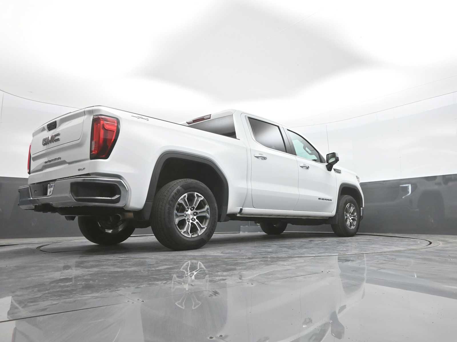 Used 2025 GMC Sierra 1500 SLT AWD/4WD image 50