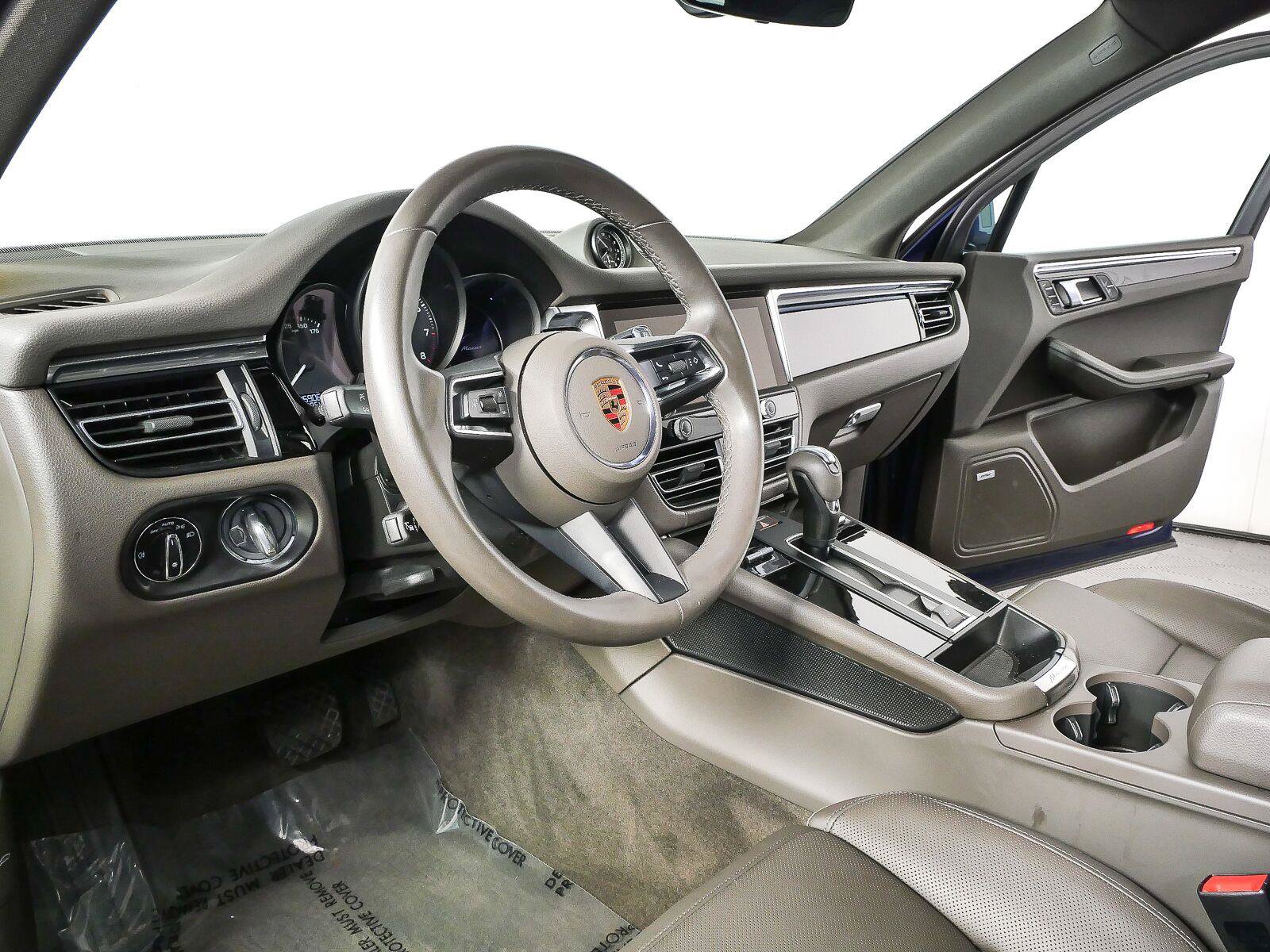Used 2025 Porsche Macan Turbo AWD/4WD image 5