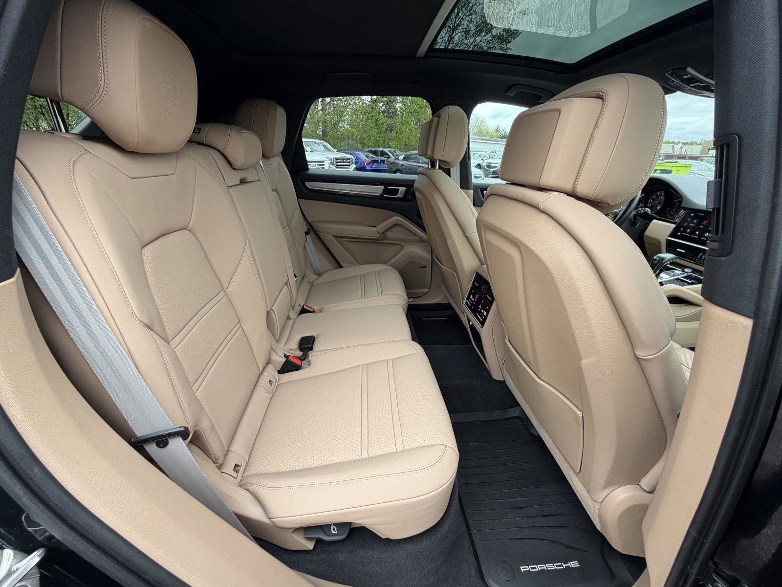 Used 2023 Porsche Cayenne S Platinum AWD/4WD image 32