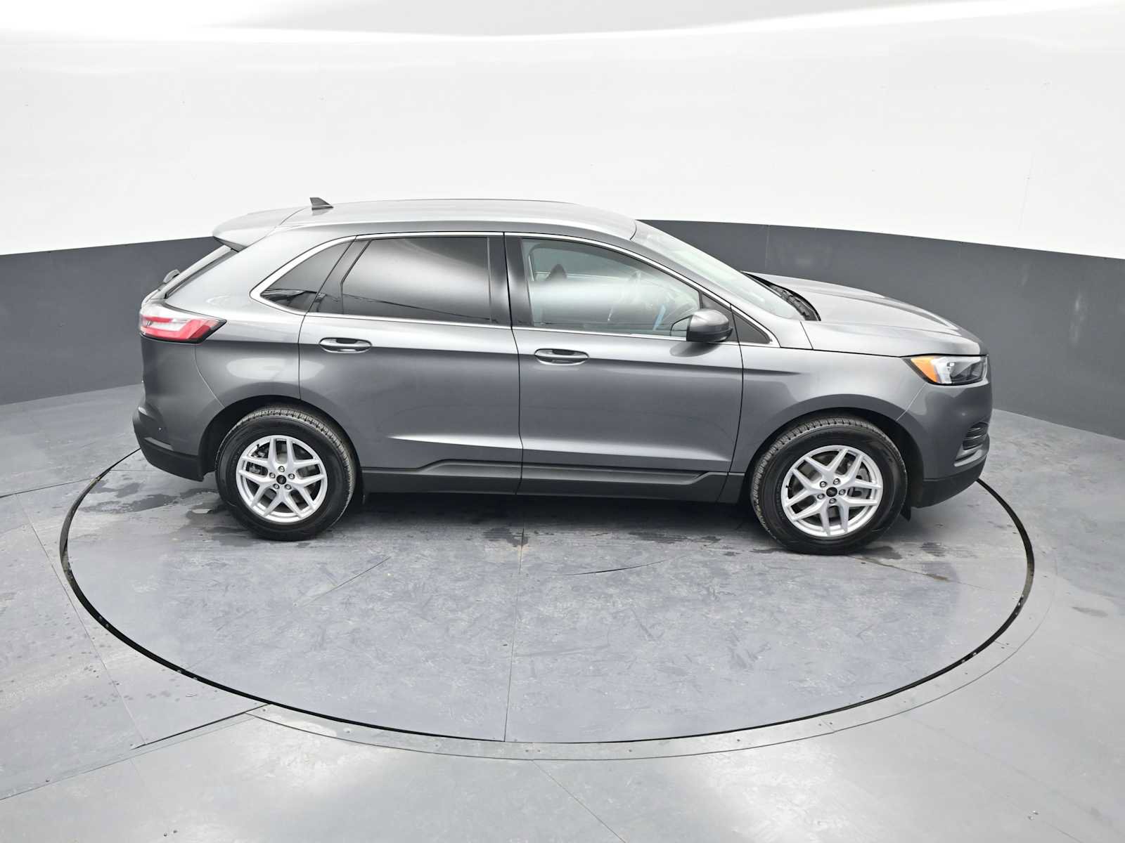Used 2024 Ford Edge SEL image 35