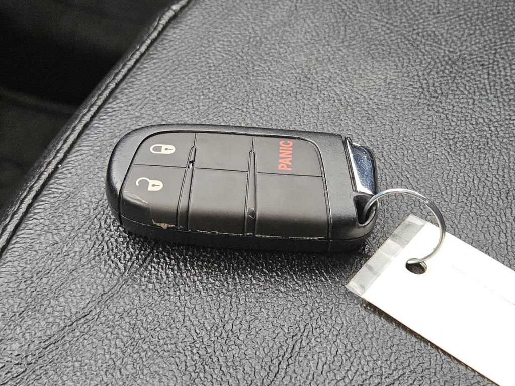Used 2025 Jeep Compass Trailhawk AWD/4WD image 40