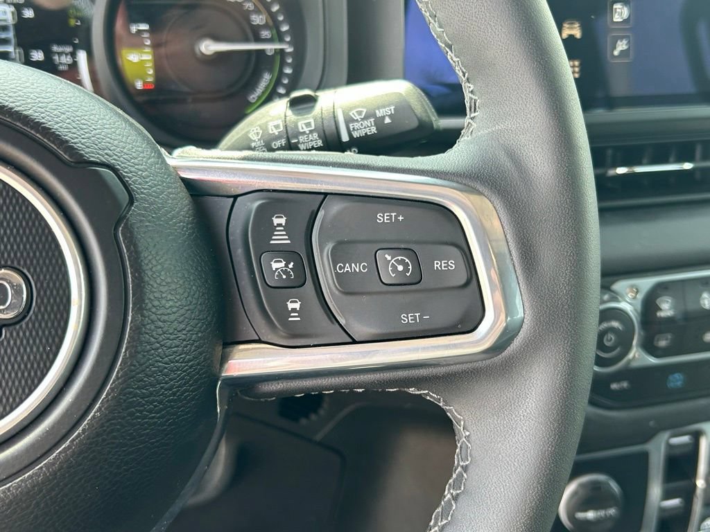 Used 2025 Jeep Wrangler Unlimited Sahara AWD/4WD image 24