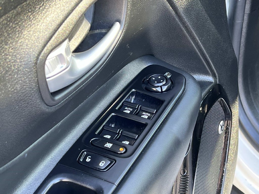 Used 2019 Jeep Renegade Altitude w/ Quick Order Package 2XM AWD/4WD image 18