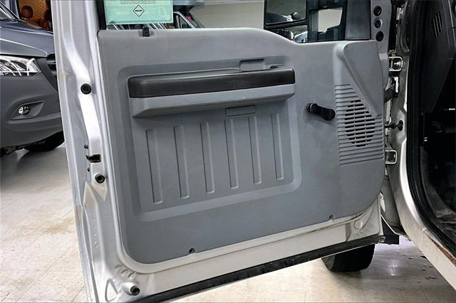 Used 2015 Ford F550 4x4 Regular Cab Super Duty image 15