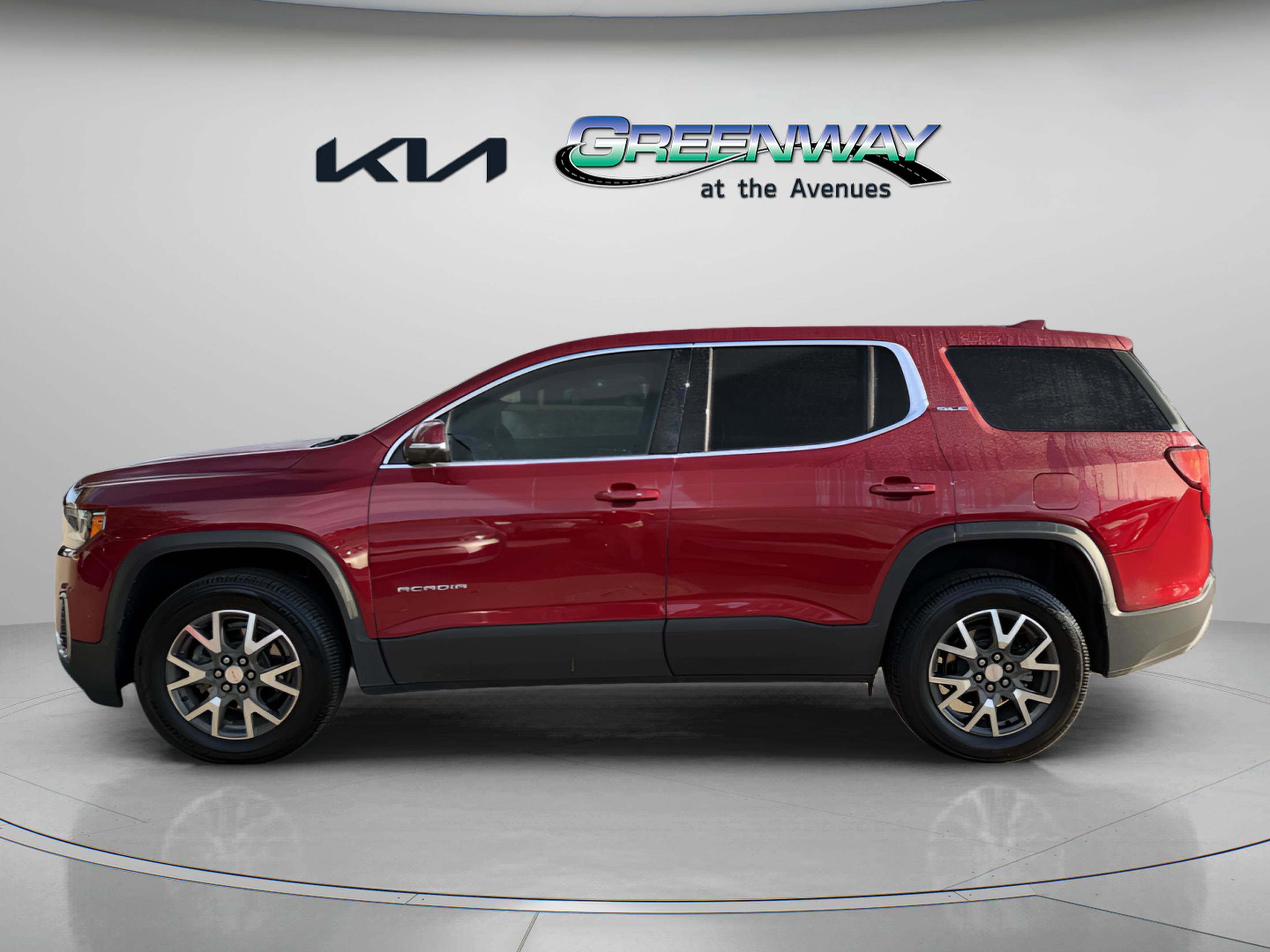 Used 2023 GMC Acadia SLE image 2