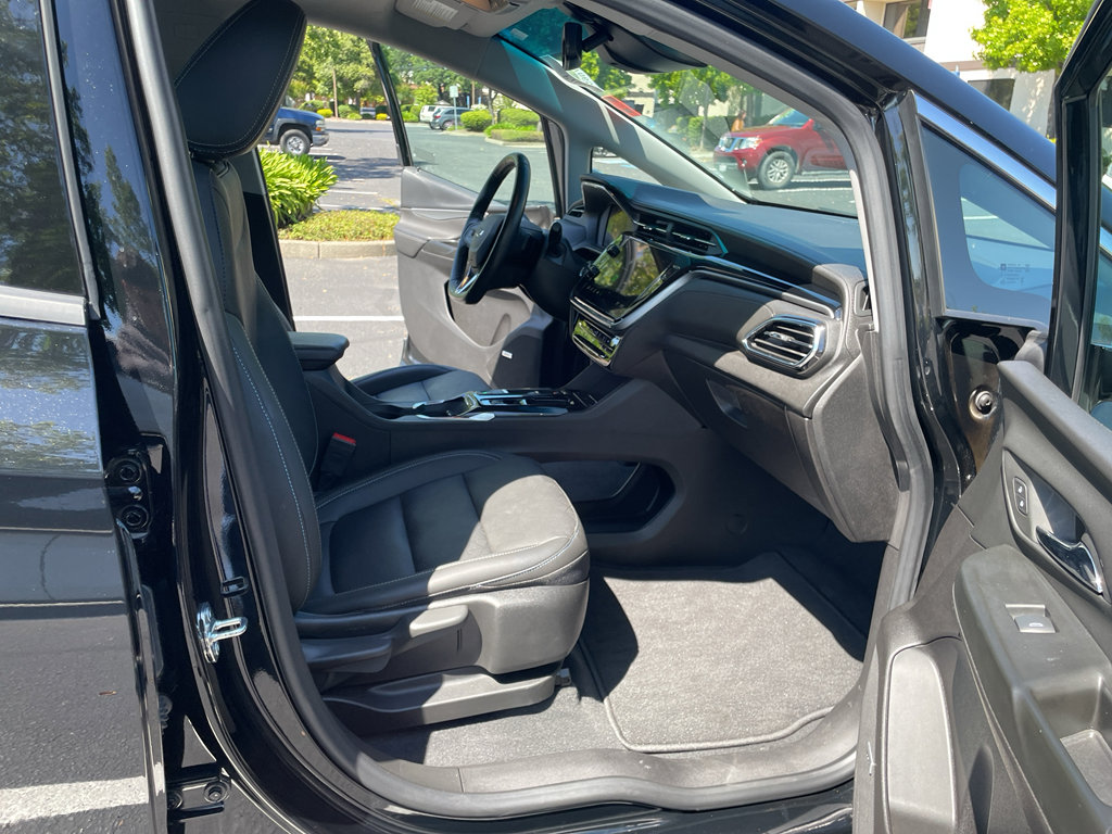 Used 2023 Chevrolet Bolt LT w/ Infotainment Package FWD image 46