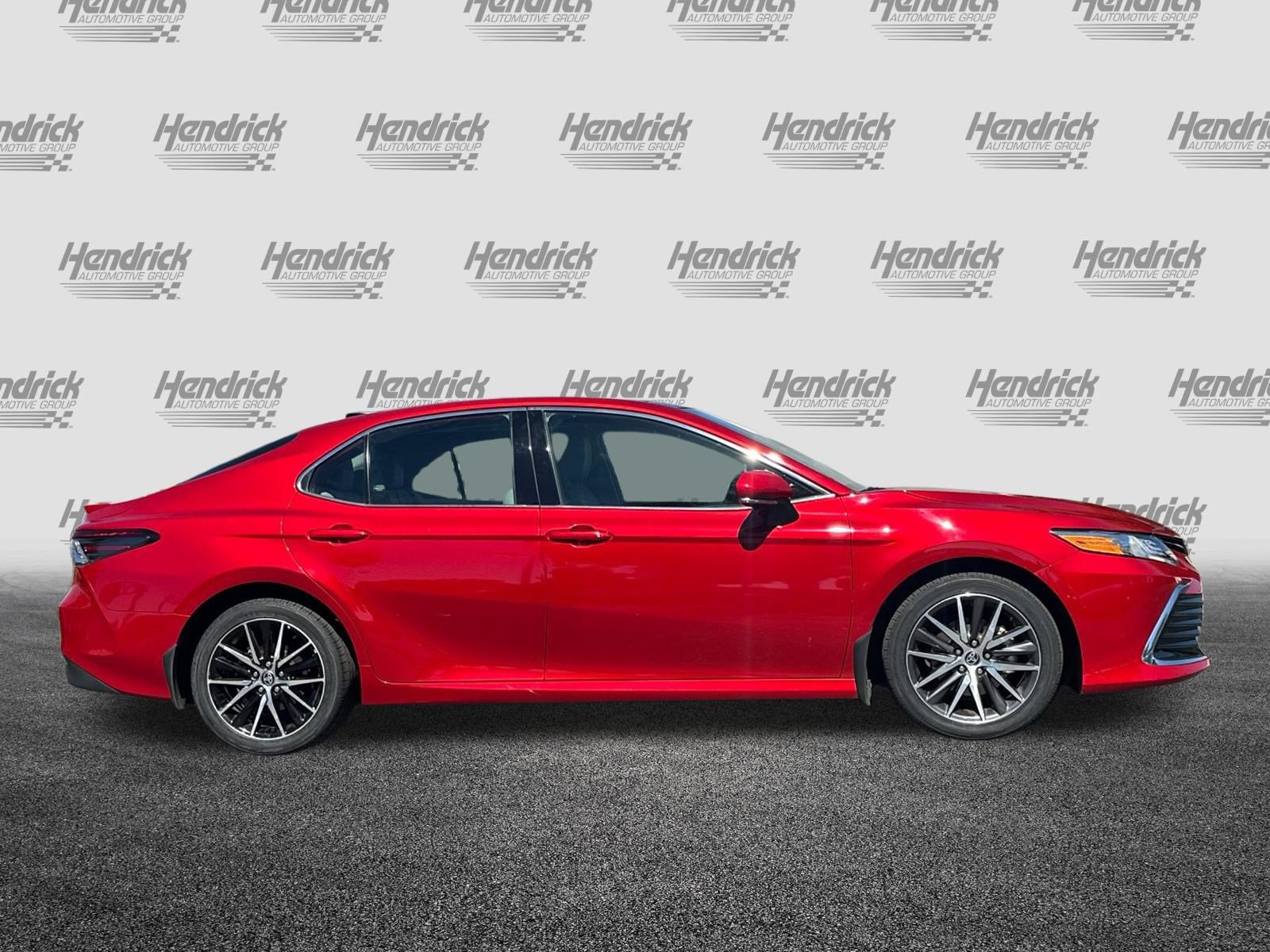 Used 2024 Toyota Camry XLE AWD/4WD image 3