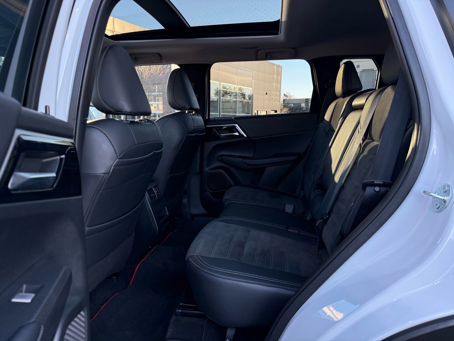 Used 2024 Mitsubishi Outlander SEL image 37