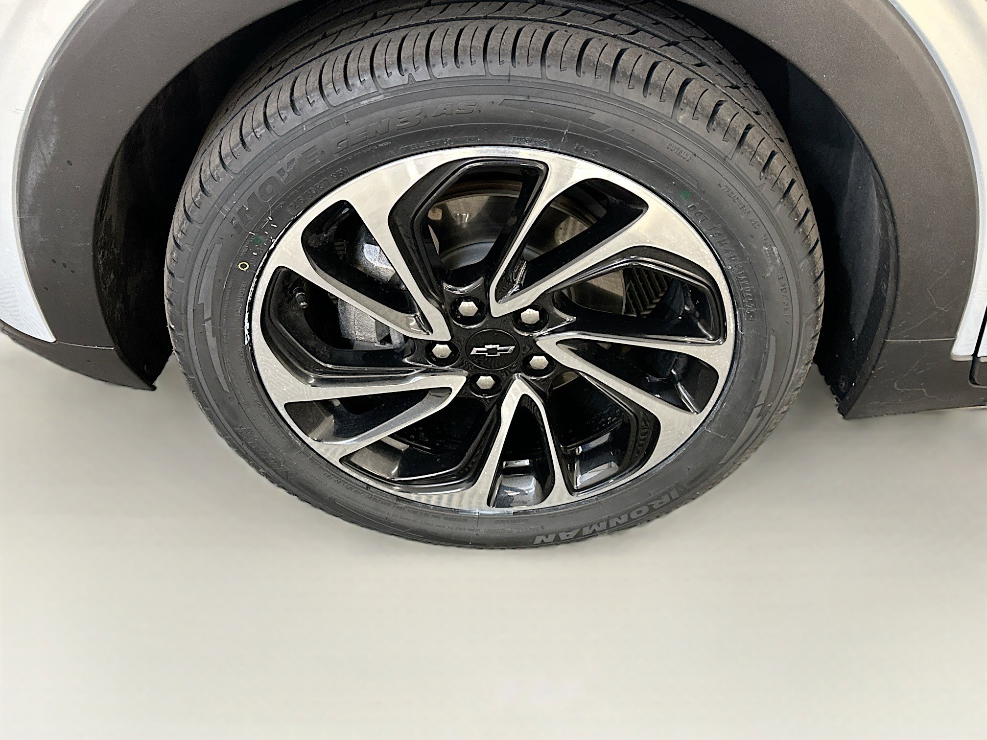 Used 2023 Chevrolet Bolt EUV Premier image 11