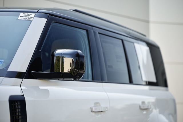 New 2026 Land Rover Defender 110 X-Dynamic SE AWD/4WD image 3