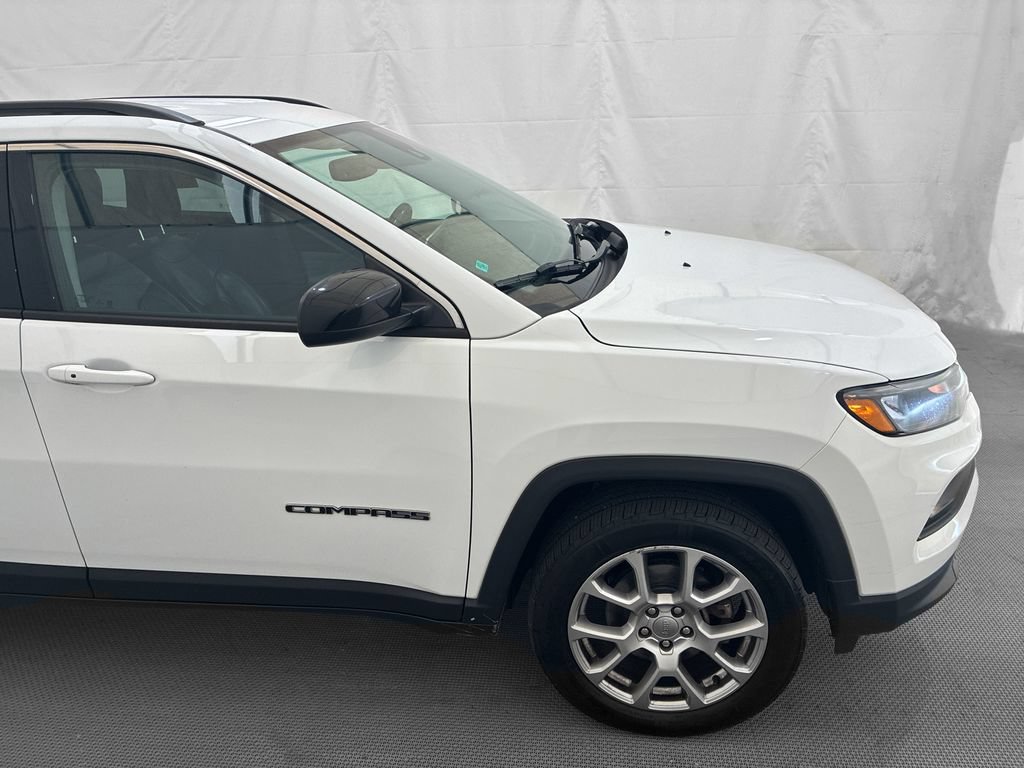 Used 2022 Jeep Compass Latitude AWD/4WD image 9