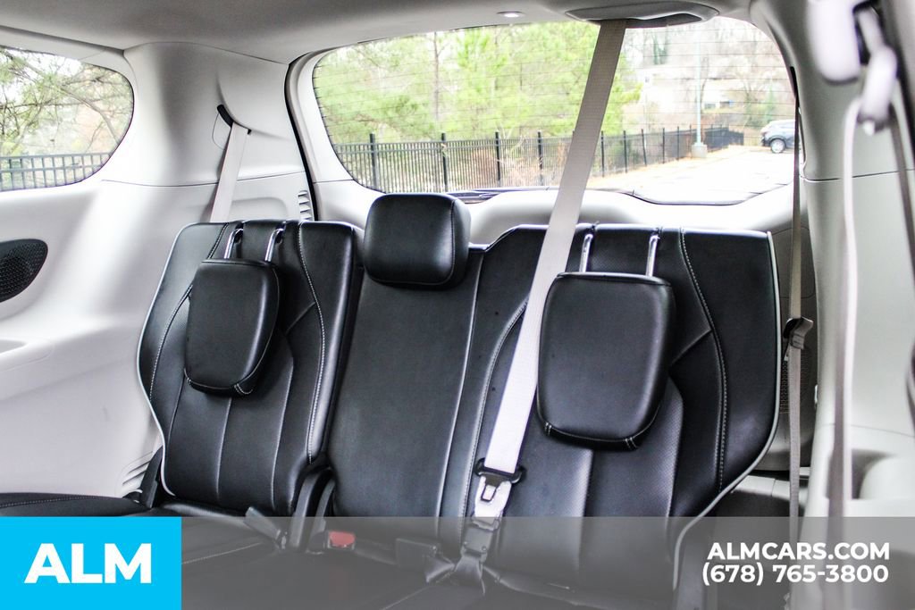 Used 2023 Chrysler Pacifica Limited image 19