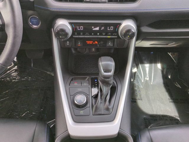 Used 2021 Toyota RAV4 XSE w/ XSE Grade Weather Package AWD/4WD image 18