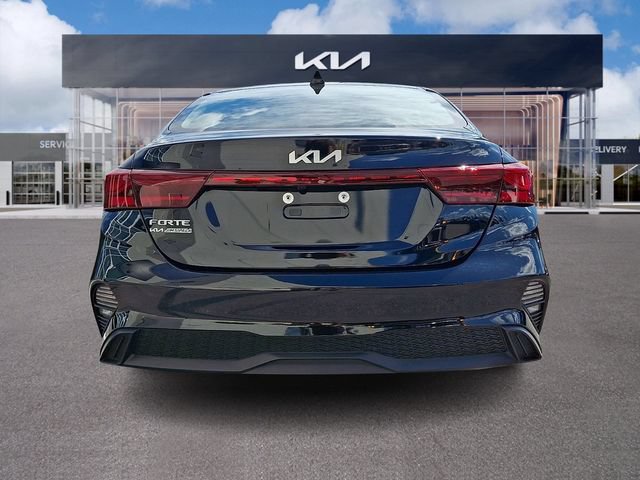 Used 2024 Kia Forte LXS w/ LXS Technology Package FWD image 5