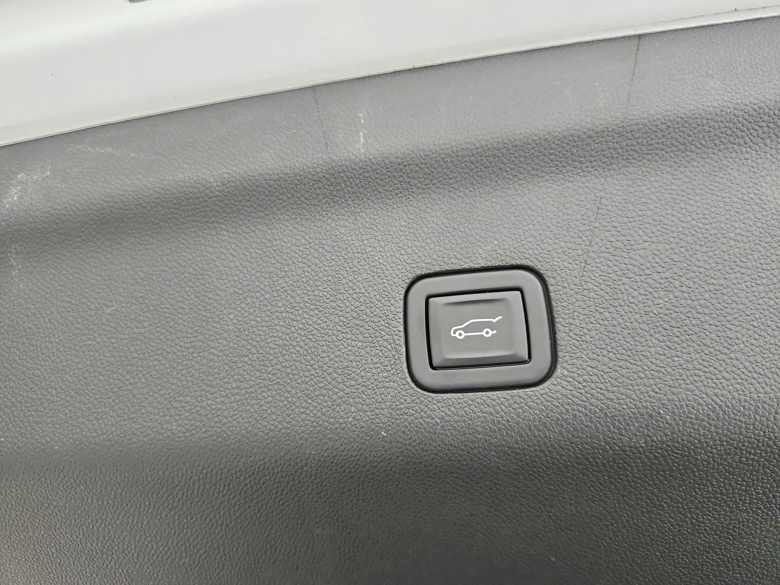 Used 2023 Chevrolet Suburban Premier image 46