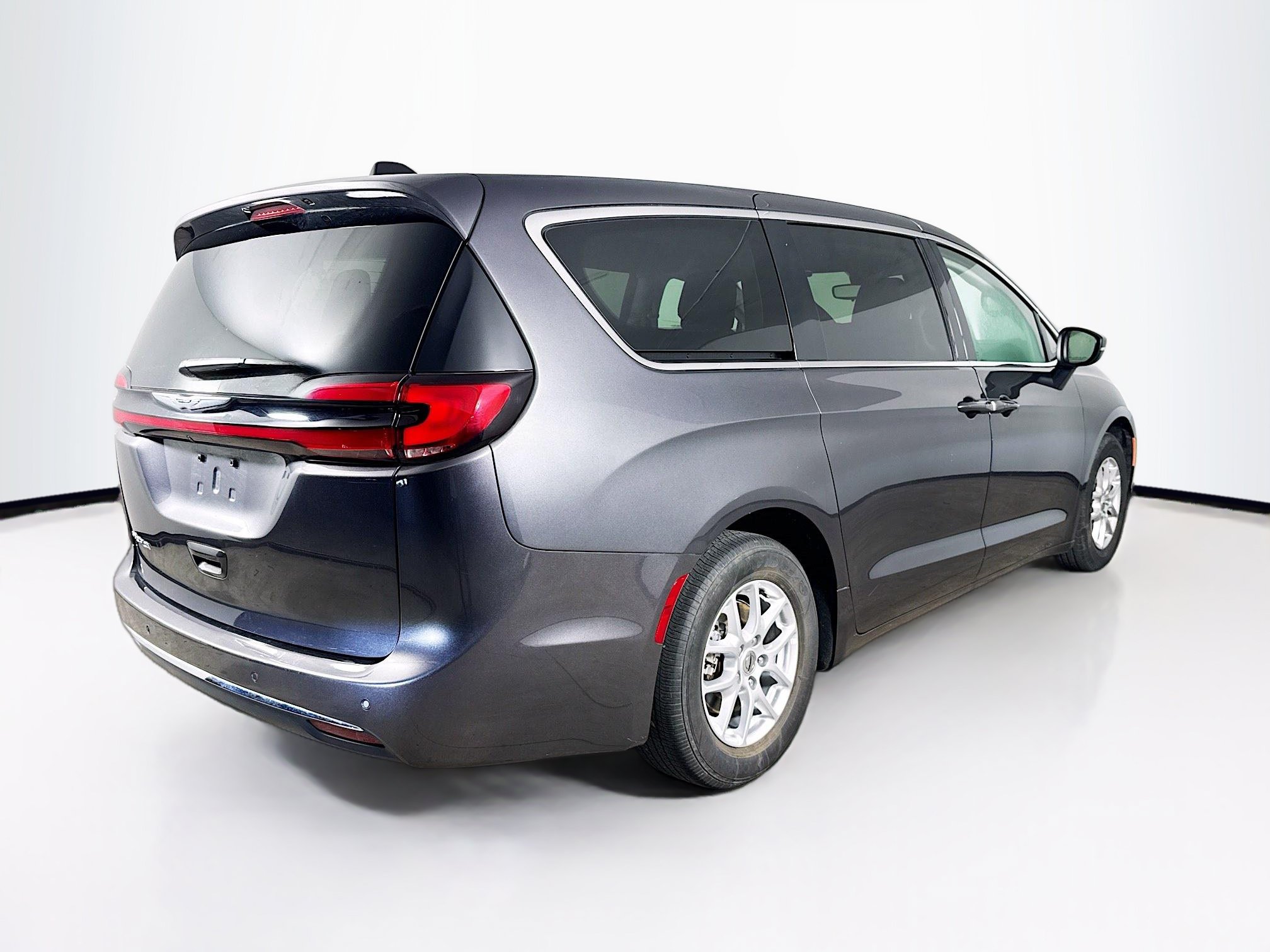 Used 2023 Chrysler Pacifica Touring-L FWD image 32