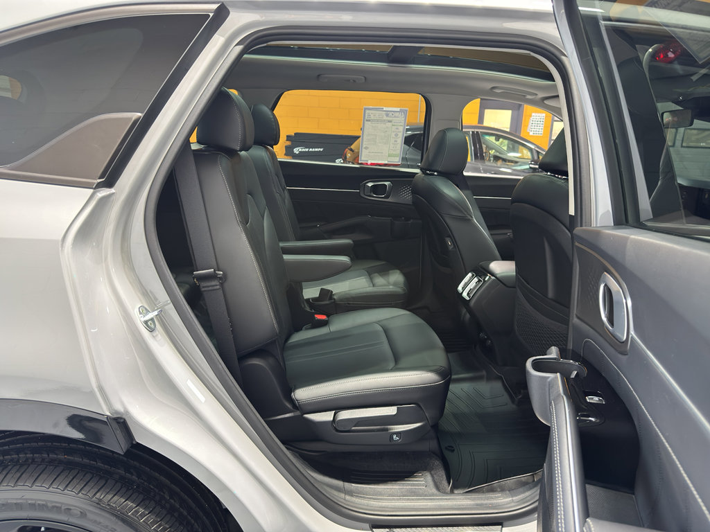 Used 2022 Kia Sorento SX image 21