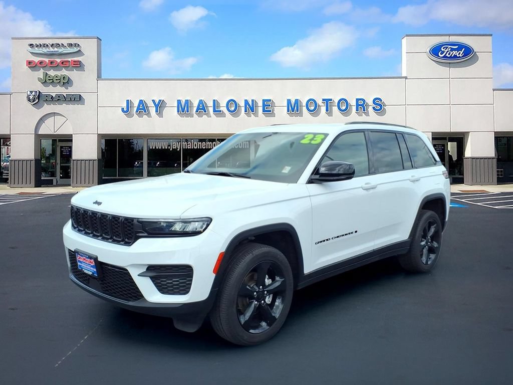 Used 2023 Jeep Grand Cherokee Altitude AWD/4WD image 9