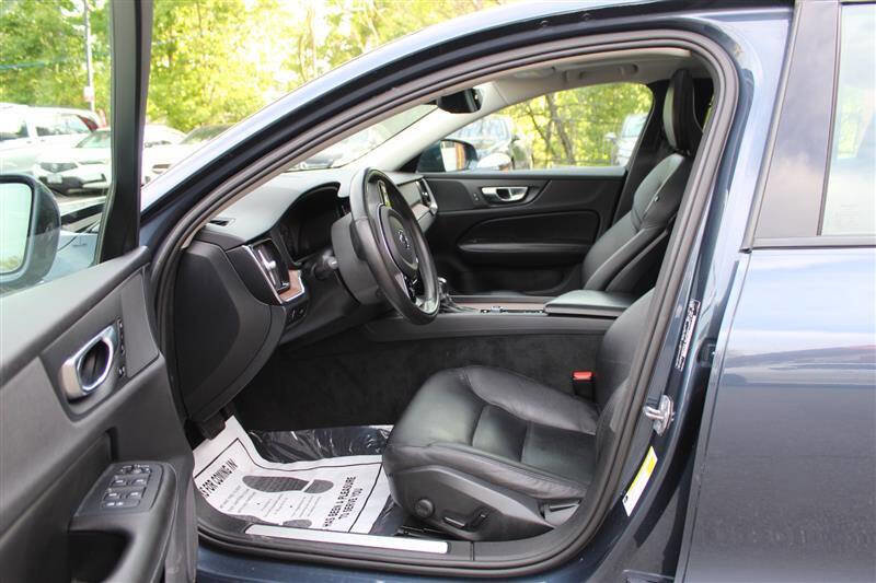 Used 2021 Volvo S60 T5 Momentum FWD image 10