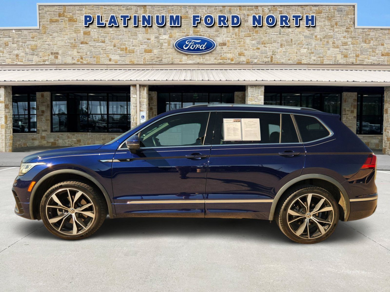 Used 2024 Volkswagen Tiguan SEL R-Line AWD/4WD image 3